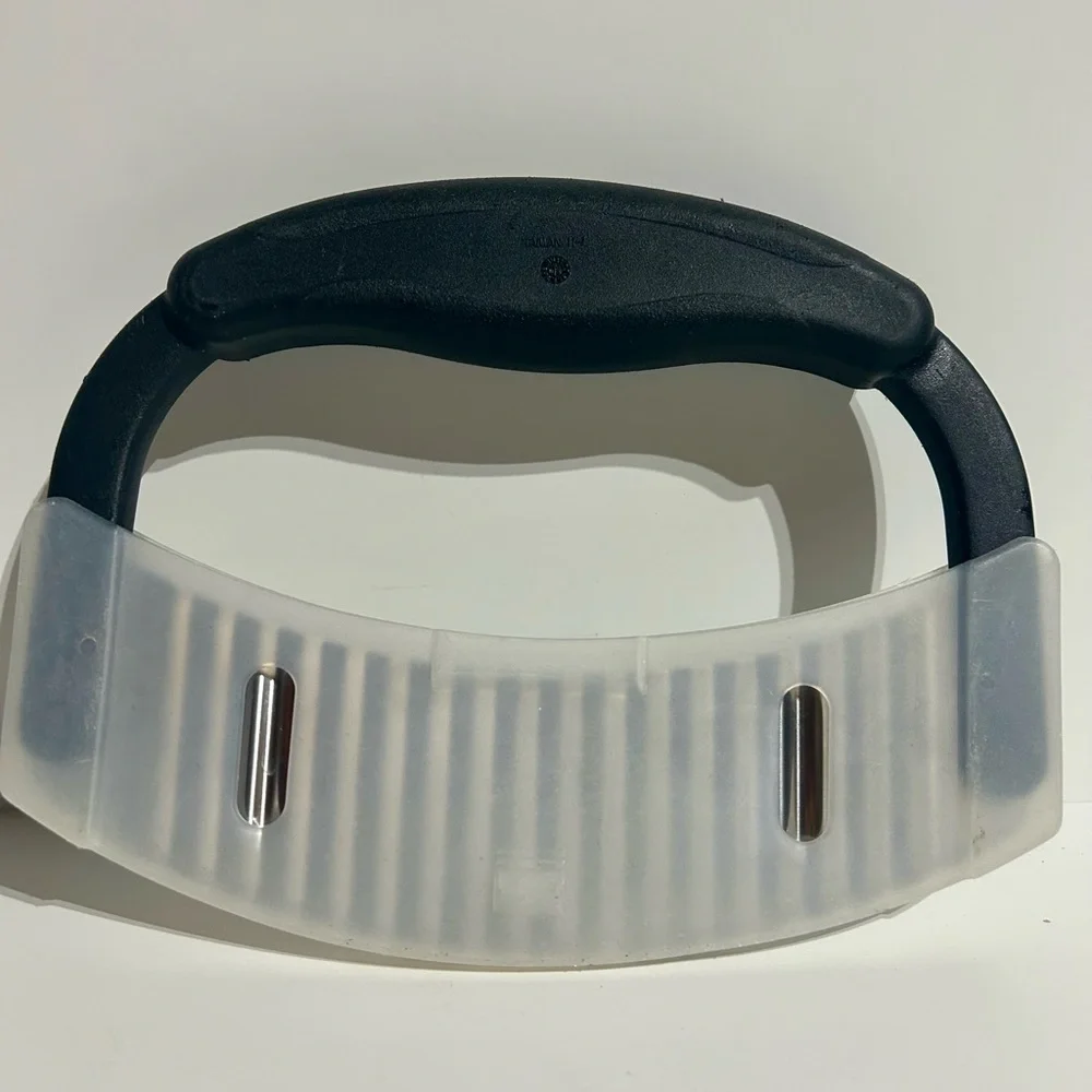 Pampered Chef Crinkle Cutter w/ Blade Plastic Cover Stainless Nylon Black #1089